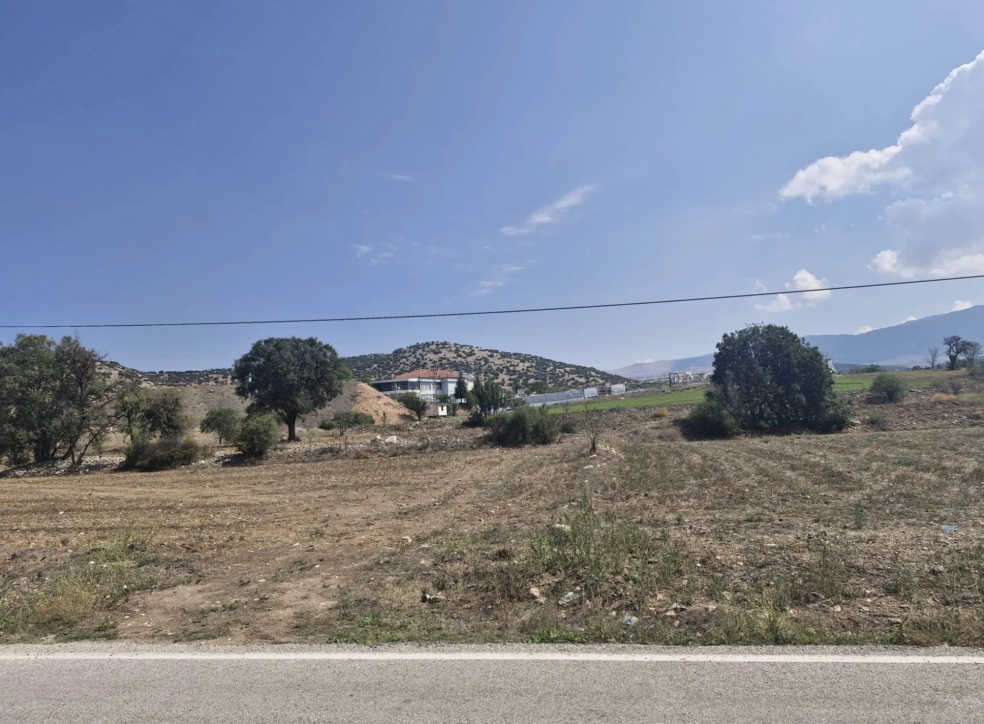 Çavdır Bayır Mah.Merkezde 1266m2 Yola Yakın Yatırımlık Tarla